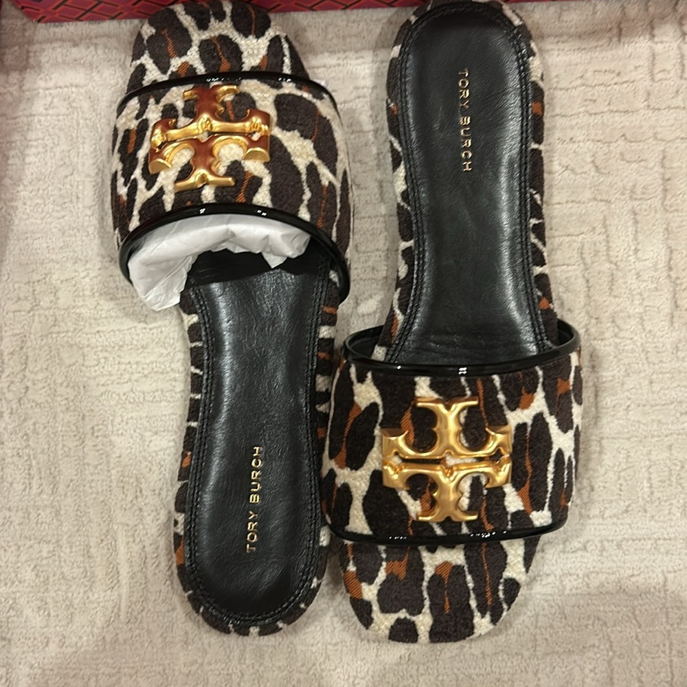 NWT TORY BURCH sandals in great condition size 8.5